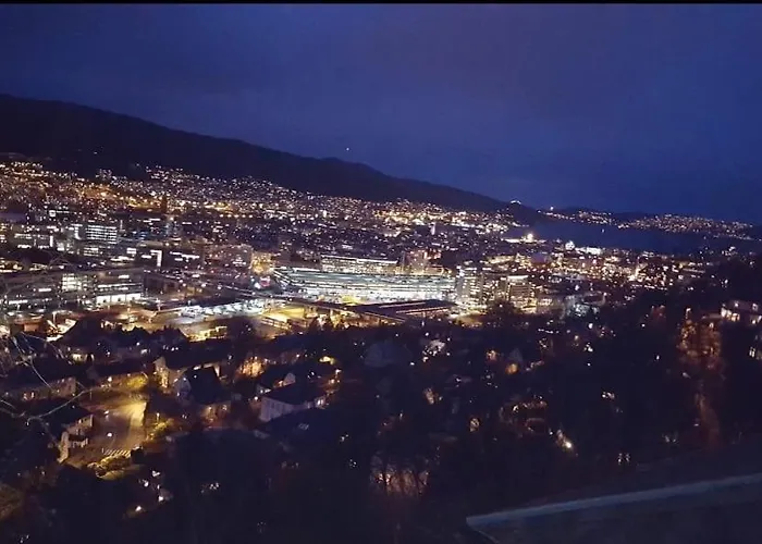 Spacious And Beautiful Apartment In Bergen With Free Parking