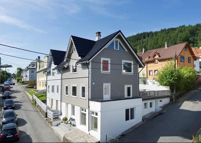 Spacious And Beautiful Apartment In Bergen With Free Parking